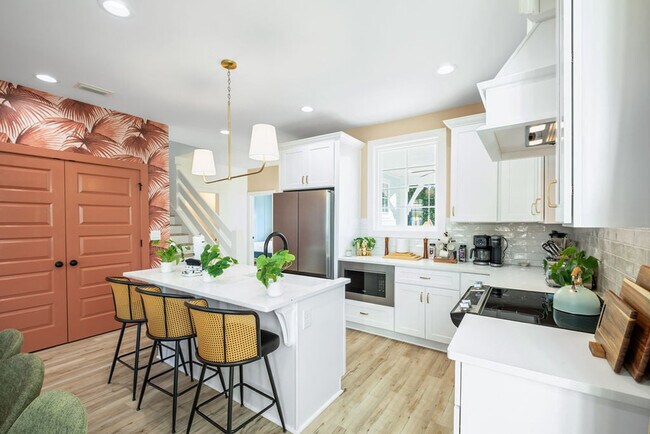 Building Photo - 19901 Charlie Claude Dr