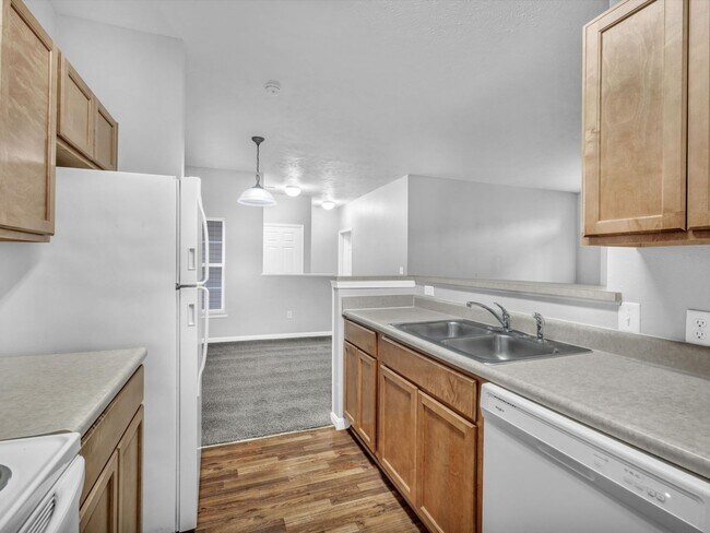 Building Photo - Walking Trails*******Castle School System********Large 3 Bedroom