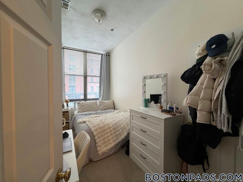 Building Photo - 81 Essex St