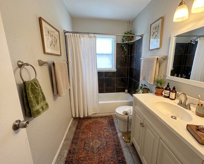 Building Photo - Updated 3 Bedroom Ranch with New Carpet, Fresh Paint, Fenced Yard & Basement!