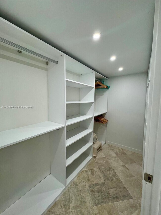 Building Photo - 1111 Crandon Blvd