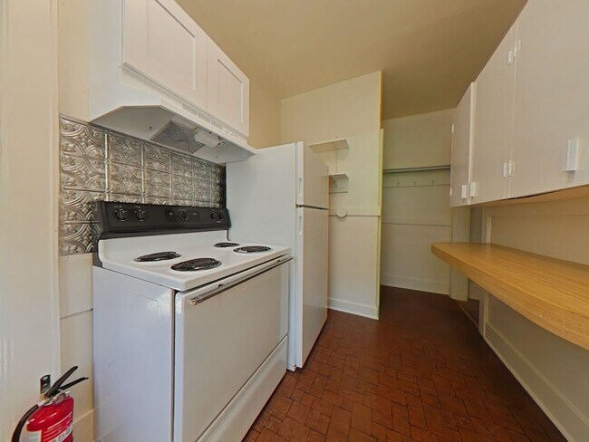 Building Photo - SUMMER SPECIAL ~ $625 OFF FIRST MONTHS RENT