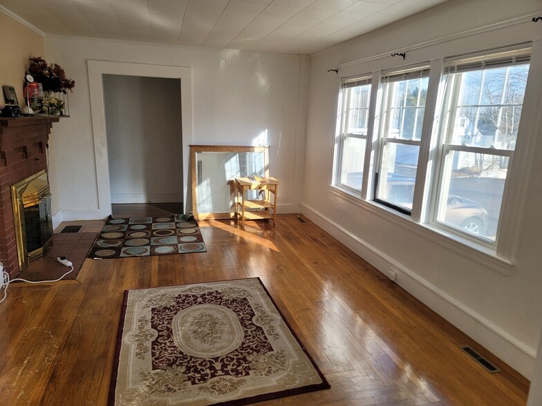 Building Photo - 94 Gill St