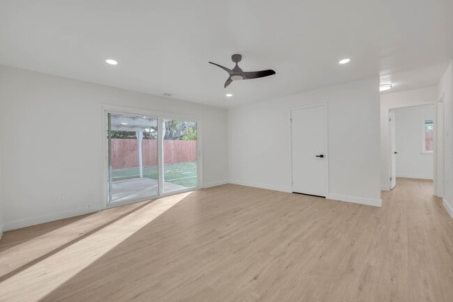 Building Photo - 9678 Lake Natoma Dr