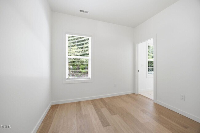 Building Photo - 2815 Wilcox Pl