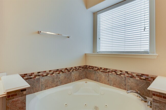 Building Photo - 1903 Blue Water Bay Dr