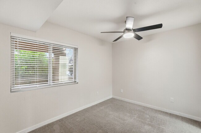 Building Photo - 10828 N Biltmore Dr