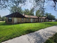 Building Photo - 1 br, 1 bath 4plex - 706 South Sycamore St...