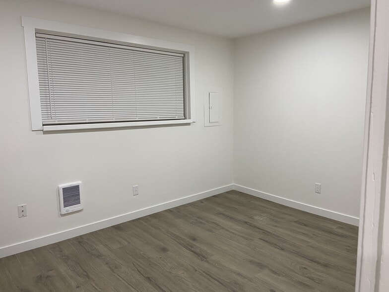 Building Photo - 9535 Ashworth Ave N