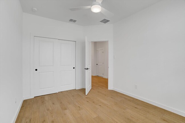 Building Photo - 8438 Bay Rdg Cir