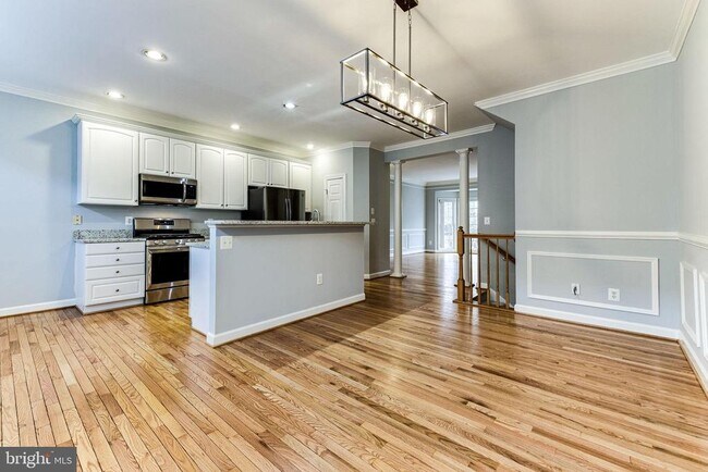 Building Photo - 953 Harrison Cir