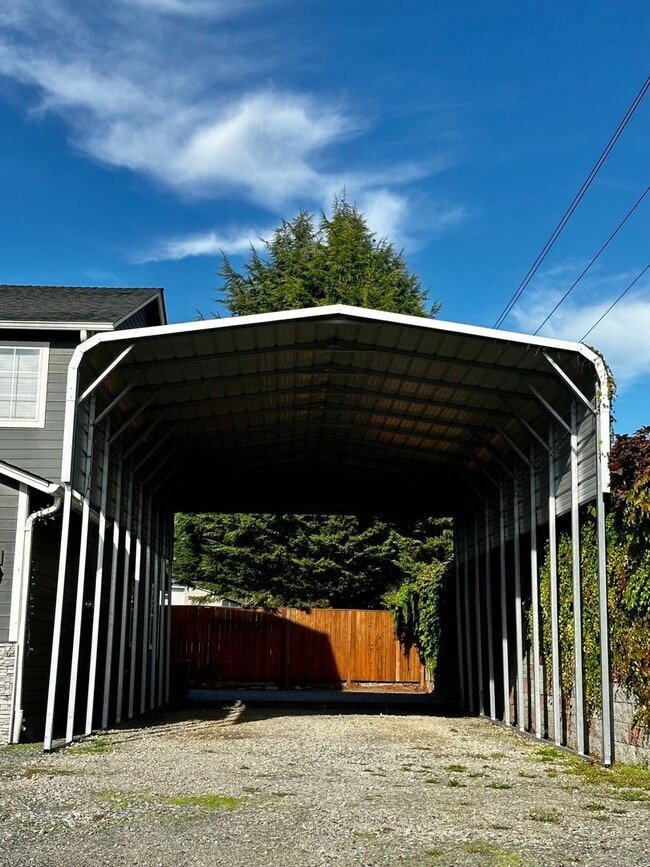 Building Photo - Gorgeous 4 Bedroom 2.5 Bath Single Family Home On Private Cul-Du-Sac