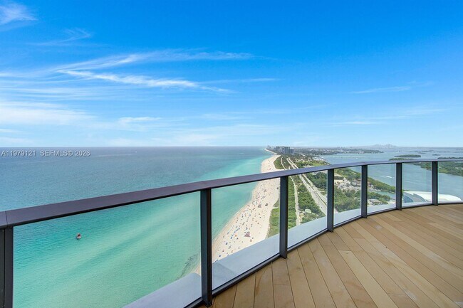 Building Photo - 15701 Collins Ave