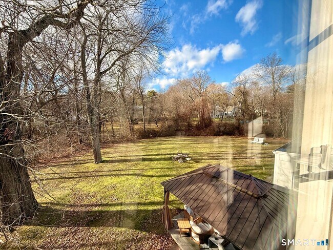 Building Photo - 12 Belaire Dr