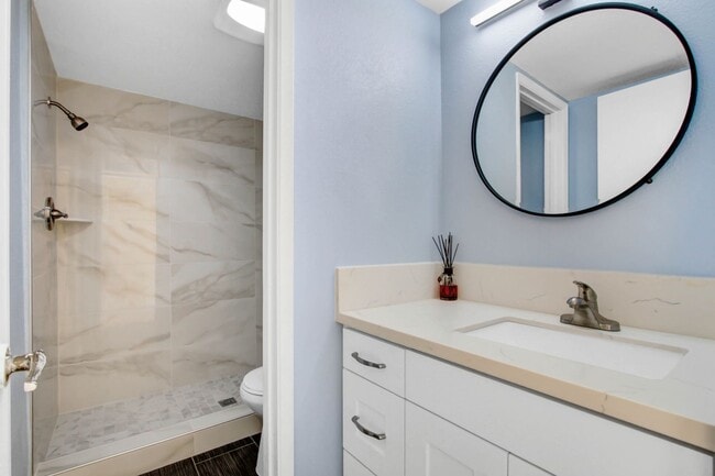 Building Photo - La Canada Townhouse In the Golf Course Com...