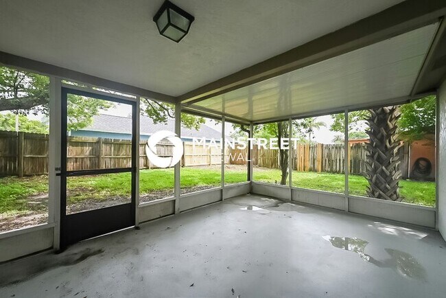 Building Photo - 3 Bedroom Pet-Friendly Home in PORT RICHEY, FL with Main Street Renewal