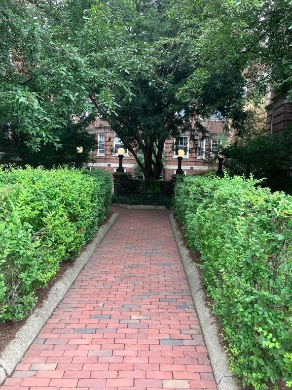 Building Photo - 43 Linnaean St