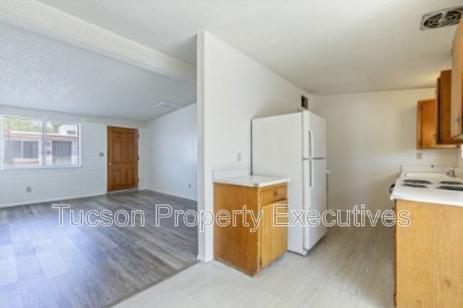 Building Photo - 4246 E Pima St