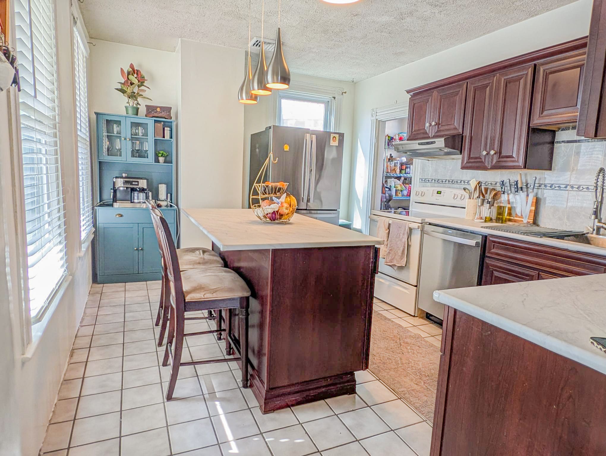 Building Photo - 15 Rosseter St