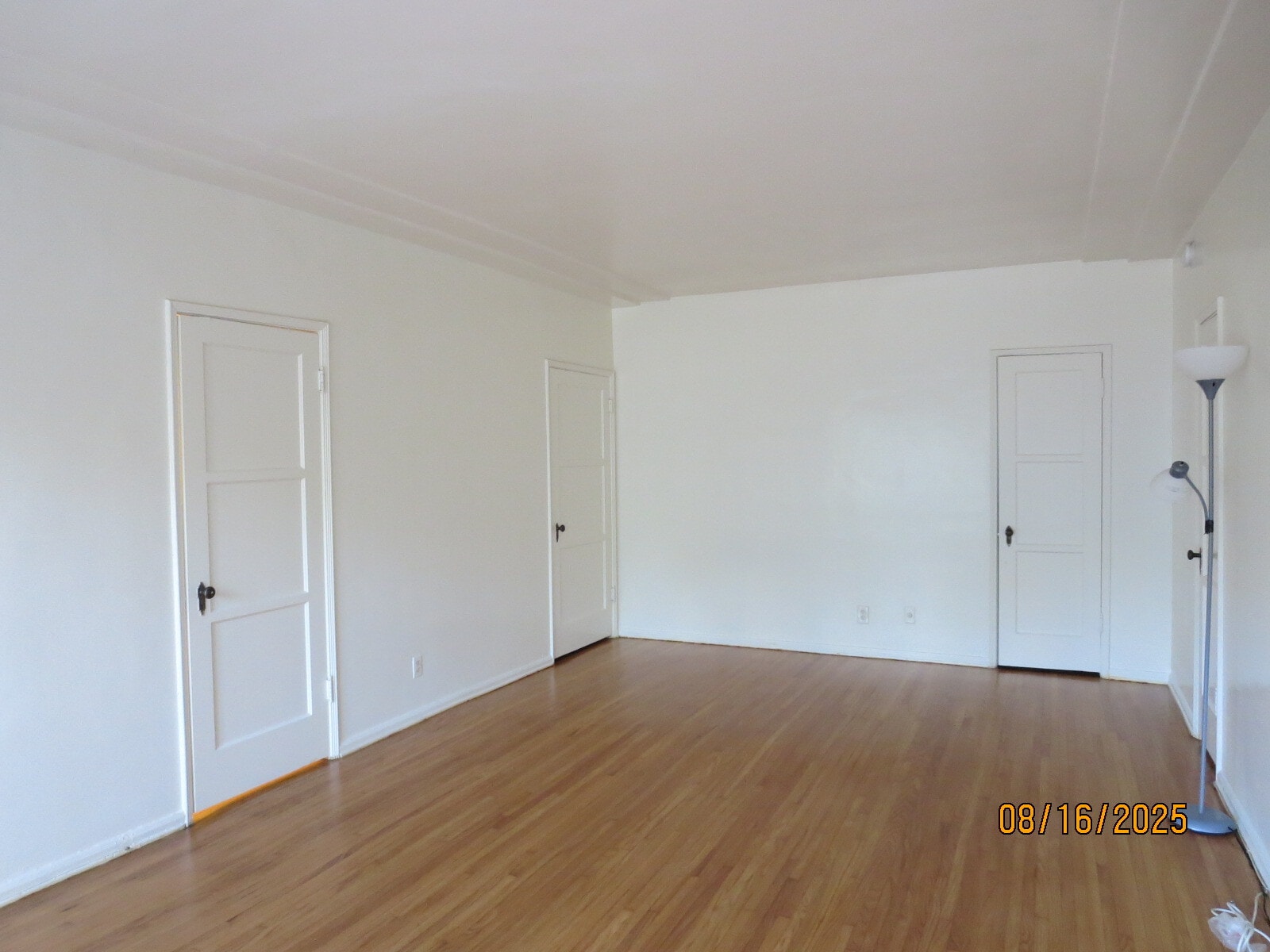 Studio - 5648 W 6th St