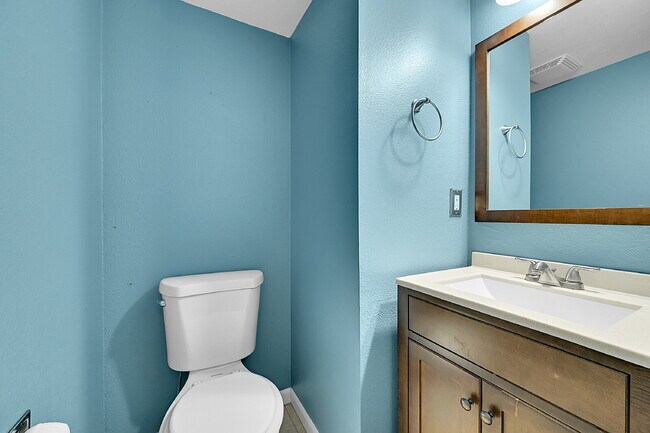 Building Photo - $2,700.00 - 3 Beds, 2.5 Baths, Townhouse i...