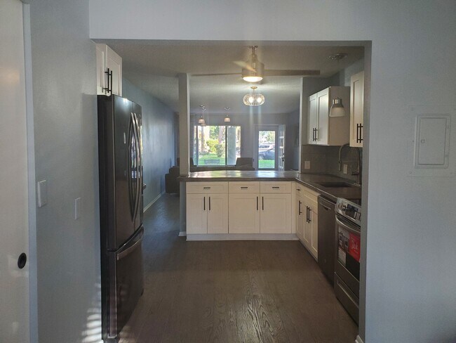 Gourmet Kitchen view from back room - 2416 Wrld Pkwy Blvd