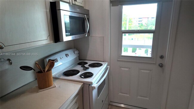 Building Photo - 5200 Washington St