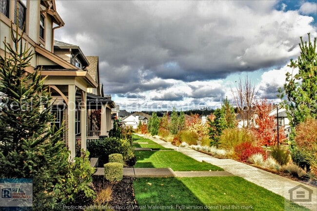 Building Photo - 28857 SW Geneva Loop