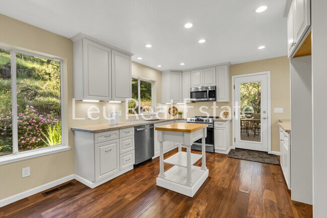 Building Photo - 6811 Beaver Pond Rd