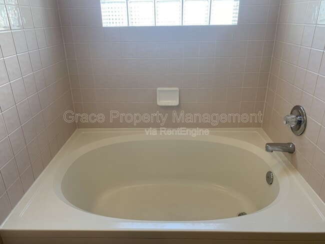 Building Photo - 2586 E 125th Pl