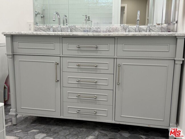 Building Photo - 2120 San Ysidro Dr