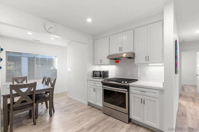 Building Photo - 442 3rd St