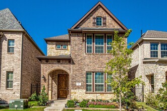 Building Photo - Where Comfort Meets Convenience - 3 Bed, 3...