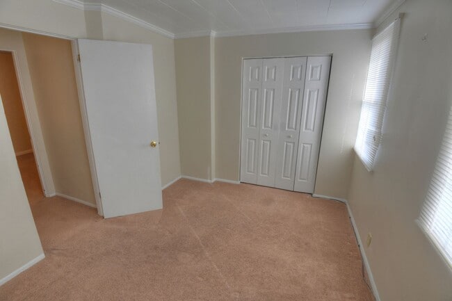 Building Photo - 5 Bed /2 Bath Single Family Home for Rent ...
