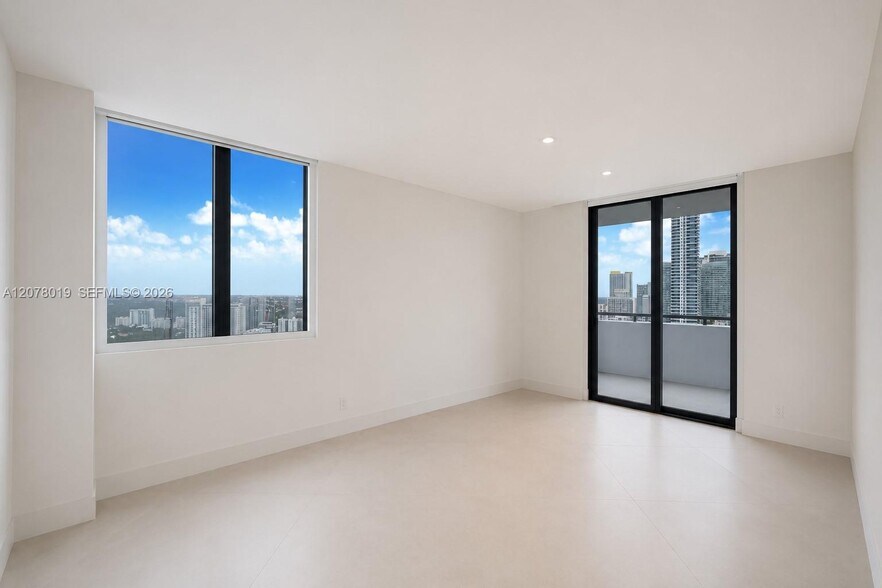 Building Photo - 1581 Brickell Ave