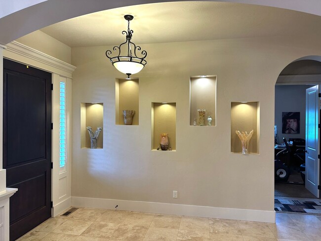 Building Photo - Exquisite Corrente Bello Home in Eagle
