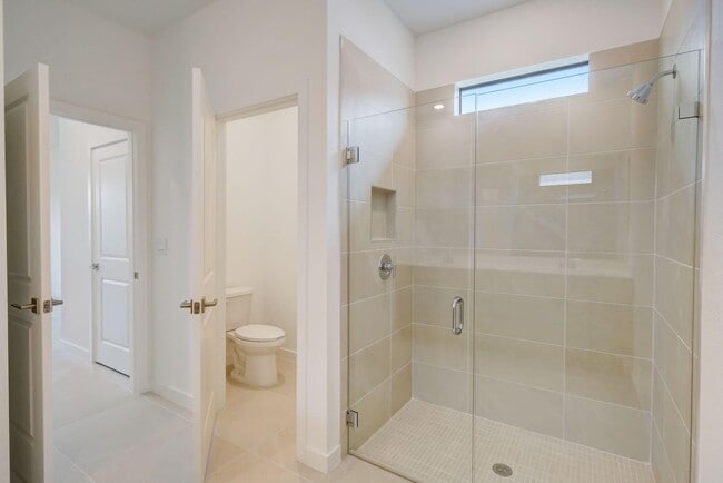 Building Photo - 5946 SE Sky Blue Cir