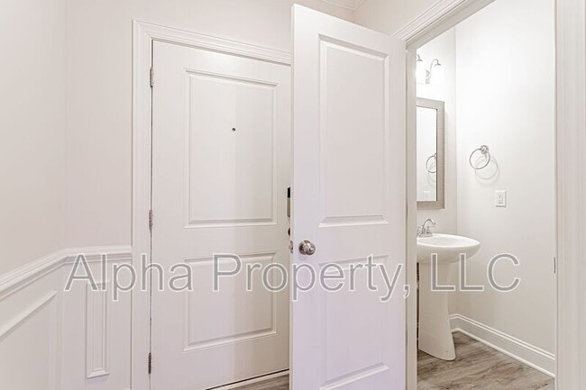 Building Photo - 502 Milbury Way