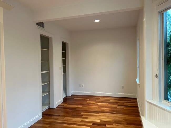 Building Photo - 94 Walnut St