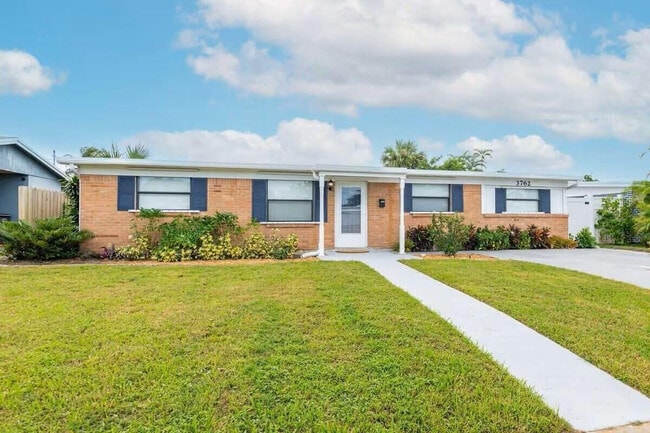 Building Photo - 3762 Catalina Rd