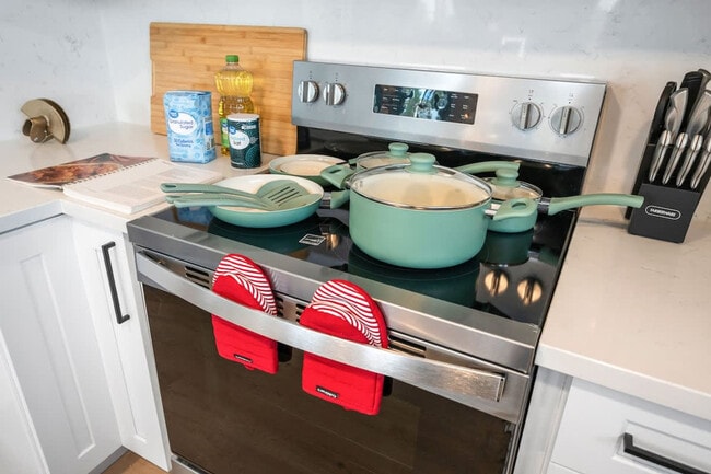 Building Photo - 5048 Bluff Pl