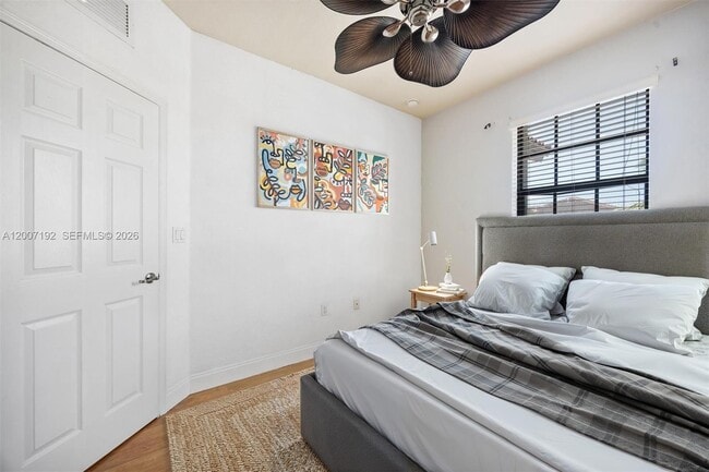 Building Photo - 3728 NE 3rd Ct