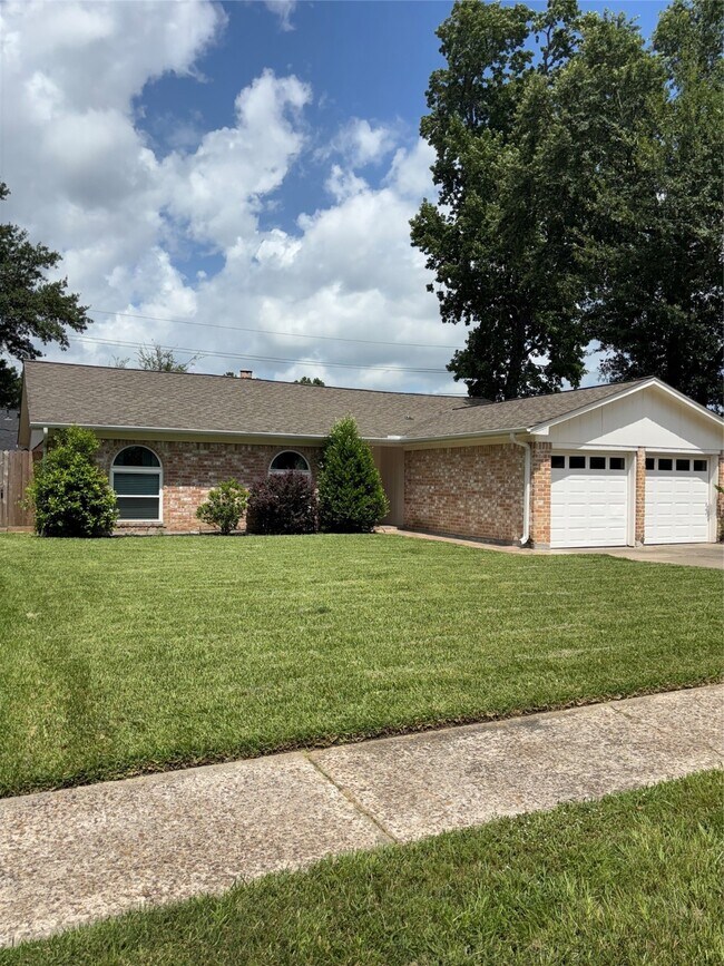 Primary Photo - 15815 Whipple Tree Dr