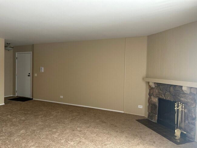 Building Photo - 28 Regent Cir