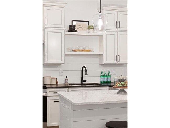 Building Photo - 366 Magnolia Ln