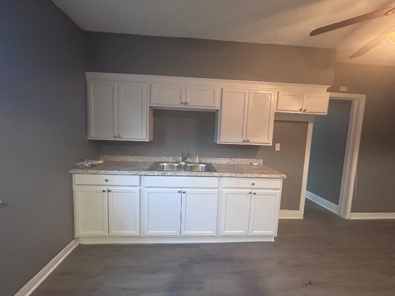 Building Photo - 3441 W 56th St