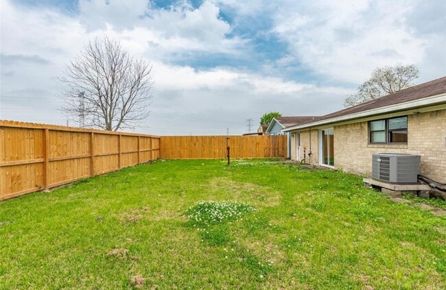 Building Photo - 1350 Strawberry St