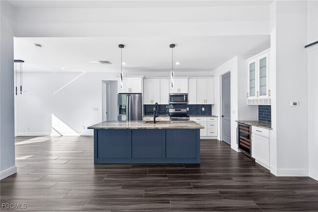 Building Photo - 332 SW 26th St