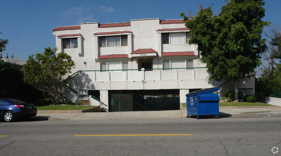 Building Photo - Commerce, 10241