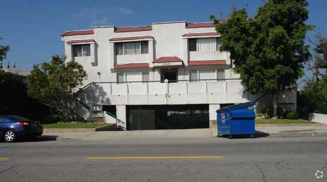 Building Photo - Commerce, 10241